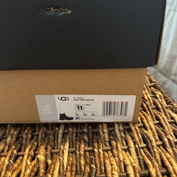 New Men’s UGG Boots - Picture 9 of 10